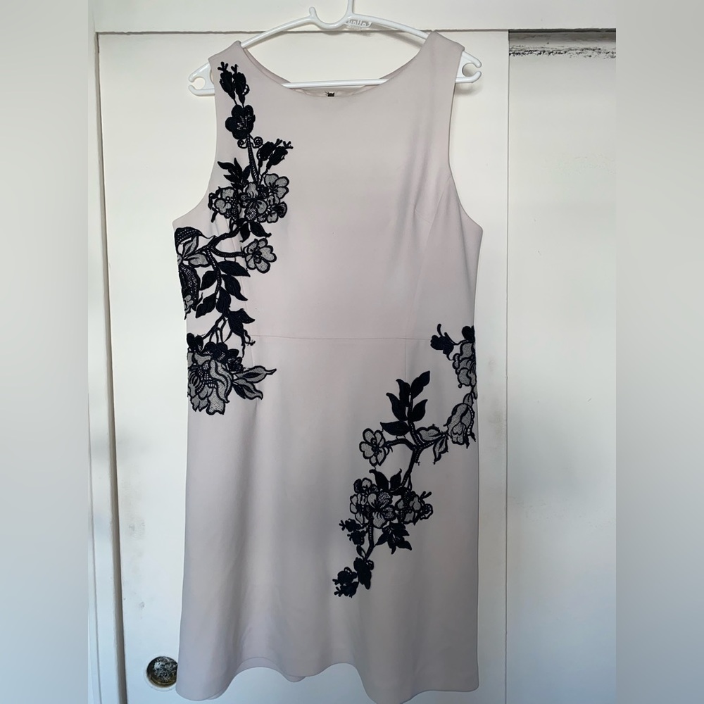 Betsey Johnson Cream and Black Floral Dress S14 - Picture 2 of 5